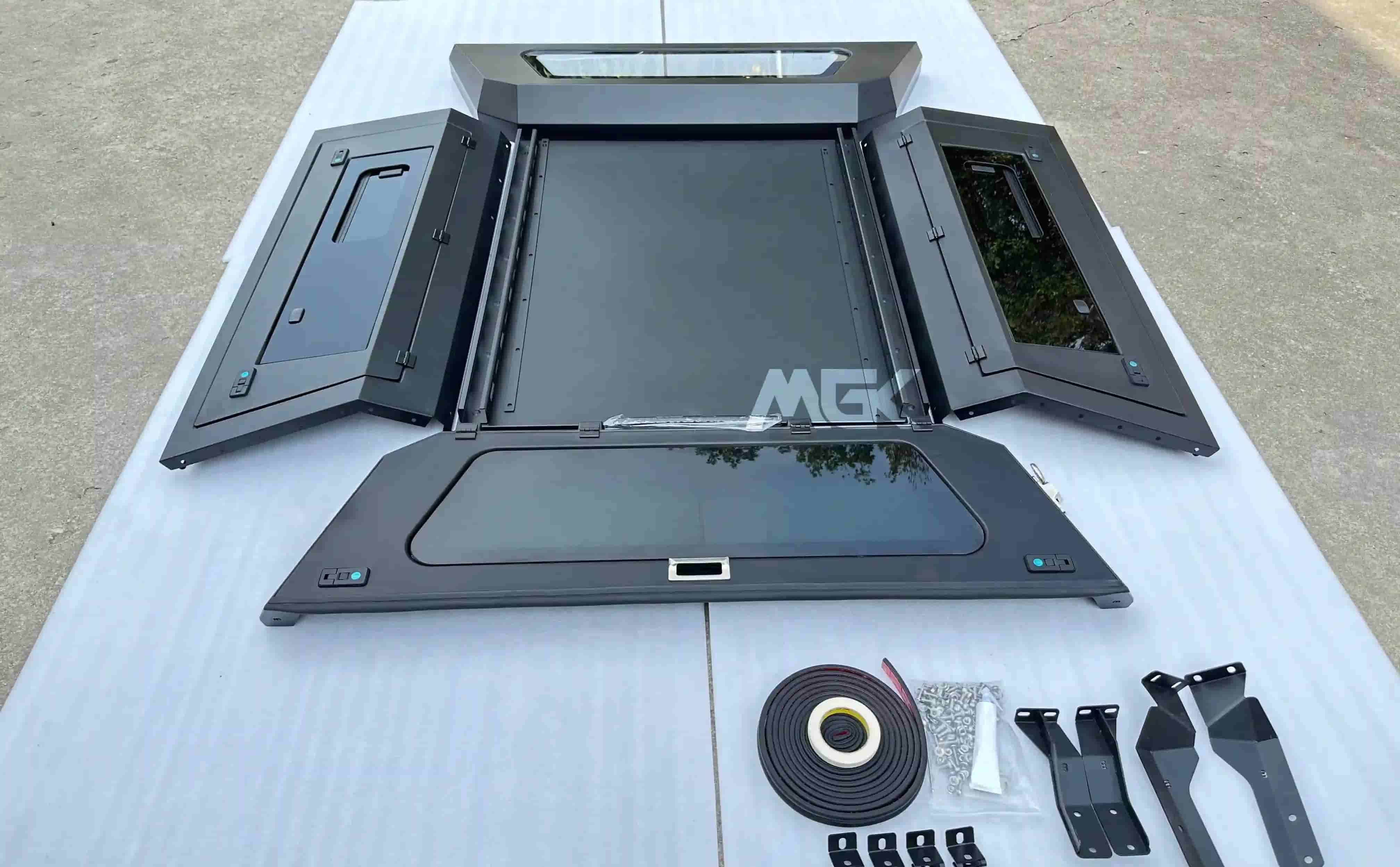 Aluminum canopy with windows Aluminum canopy with windows